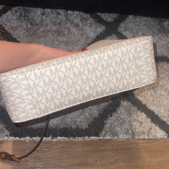 MICHAEL KORS LARGE CROSSBODY - Picture 3 of 4